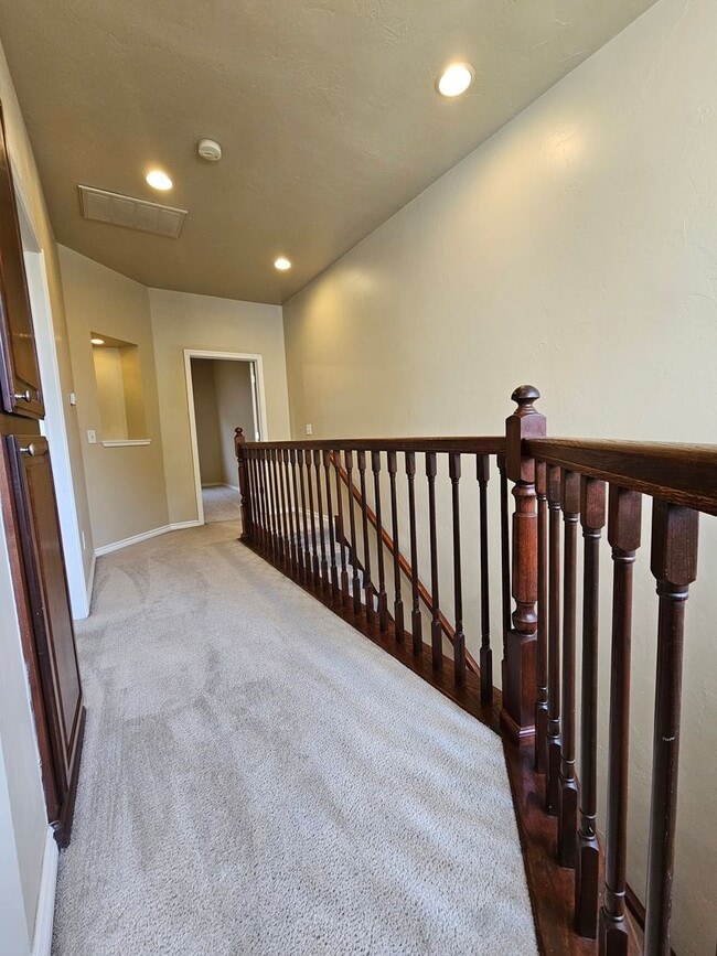 Building Photo - (3) Bed/(2.5) Bath Townhouse in Core Norman! Avail NOW!