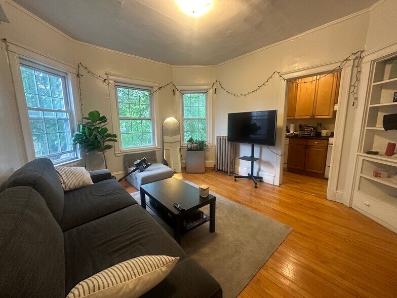 Primary Photo - 156 Magazine St