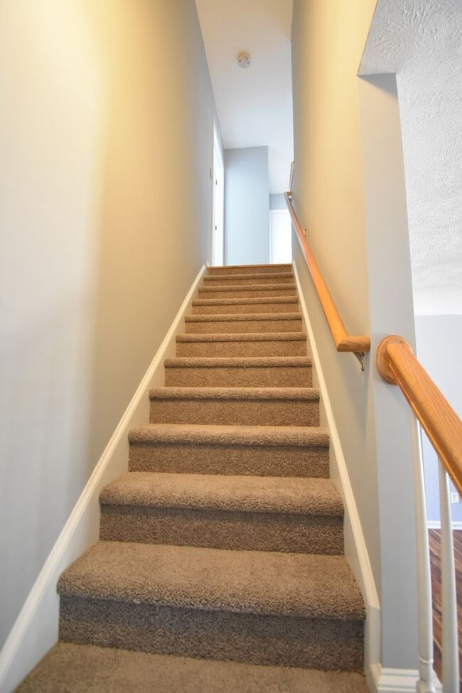 Building Photo - 3 BEDROOM 2 BATHROOM - PETS CONSIDERED