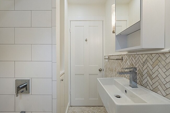 Building Photo - 21 Bedford Ct