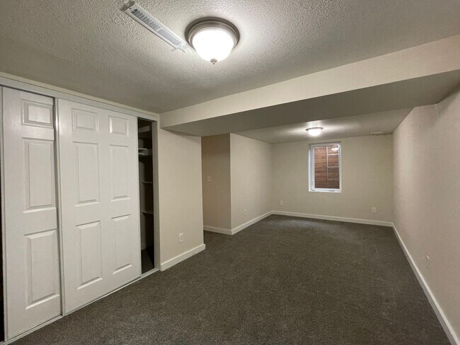 Building Photo - Newly Remodeled 6 Bed 3 Bath Martin Acre’s Home in Boulder