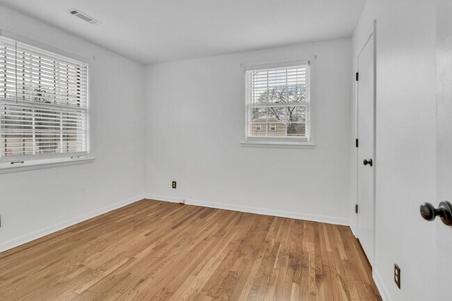 Building Photo - 3336 Panorama Dr