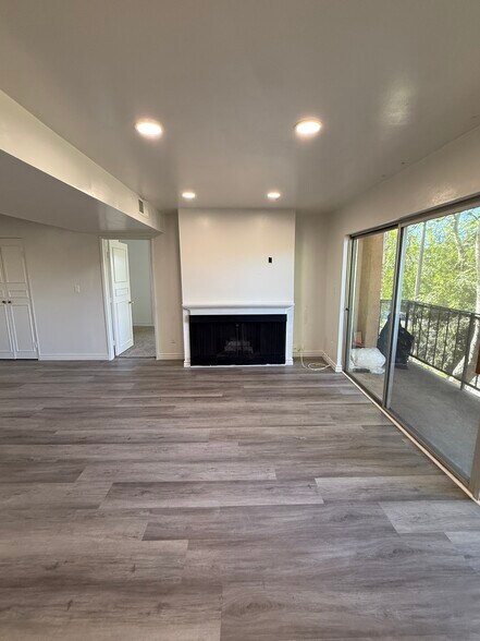 Building Photo - 14850 Hesby St