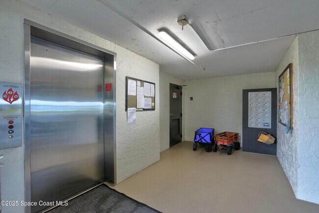 Building Photo - 9612 Riverside Dr