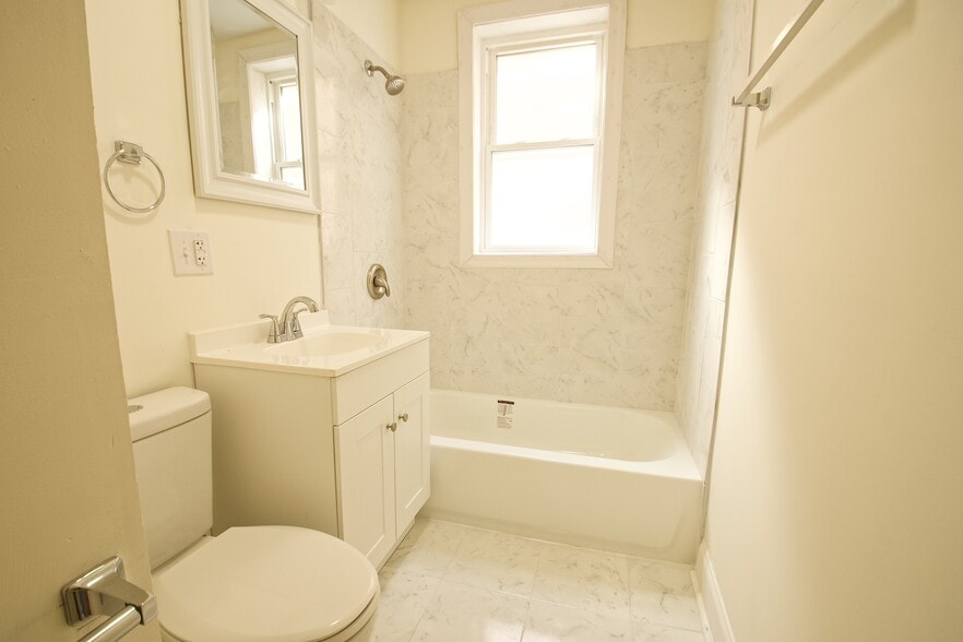 Building Photo - 2417 E 73rd St