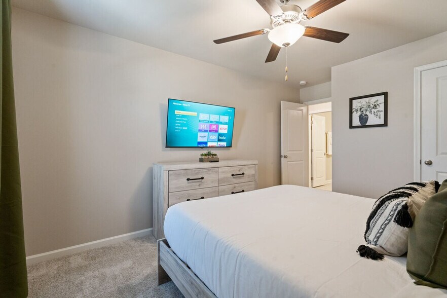 Building Photo - 2029 Pinnacle Walk