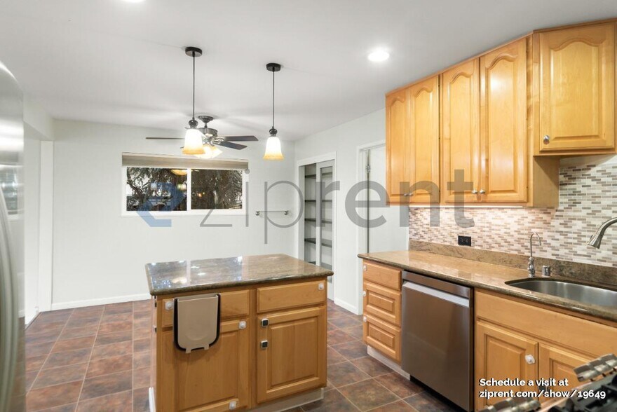 Building Photo - 325 Copco Ln
