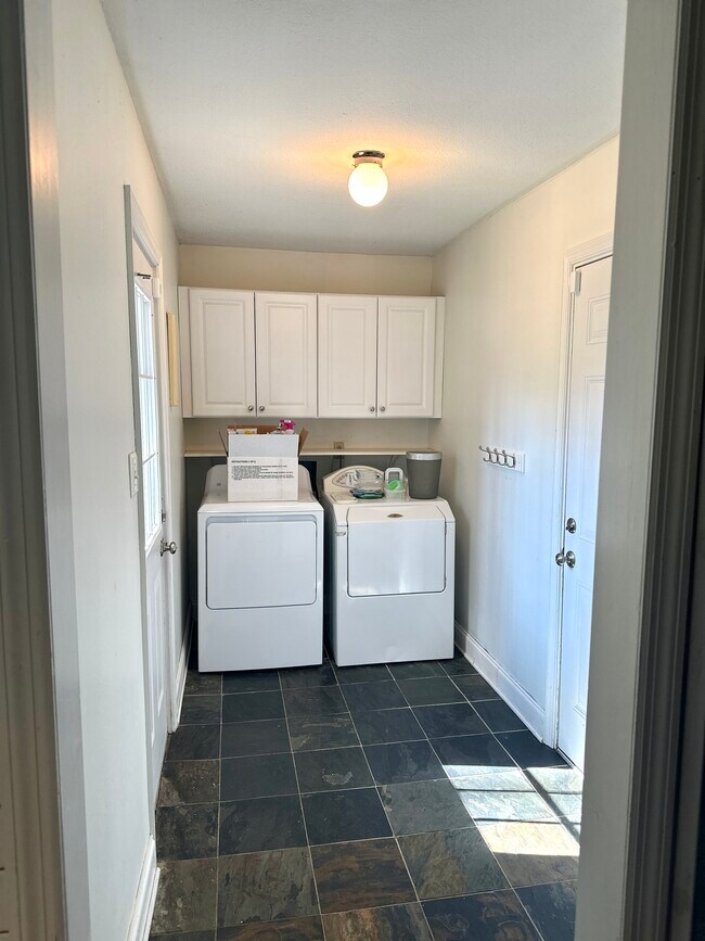 Building Photo - 3349 Kings Neck Dr