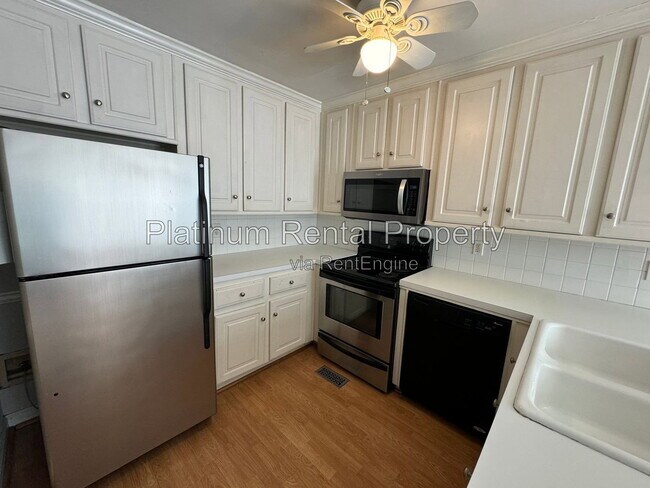 Building Photo - 3000 Mulberry St