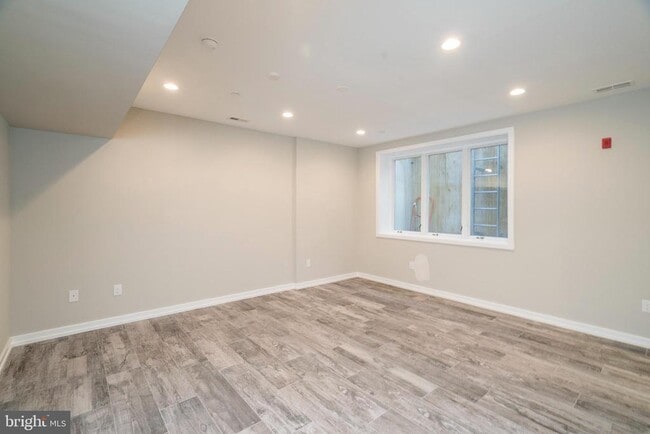 Building Photo - 1701 Bainbridge St