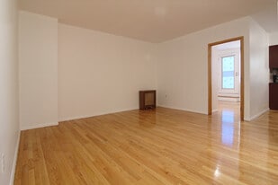 Building Photo - 10513 Metropolitan Ave