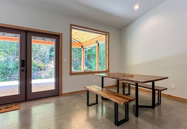 Building Photo - 1196 Place Rd