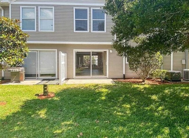 Building Photo - 8006 Thoroughbred Loop