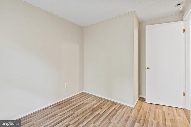 Building Photo - 1005 Lower Clubhouse Drive