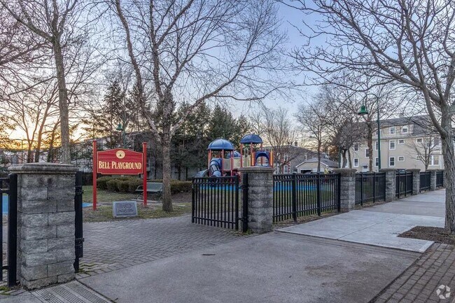 Building Photo - 676 Chestnut St