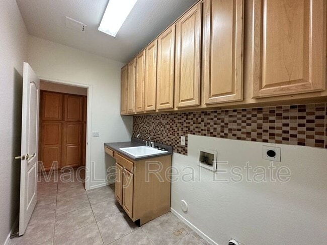 Building Photo - 7847 E Portobello Ave