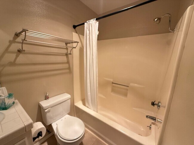 Building Photo - 3 Bedroom Condo available in Arroyo Grande