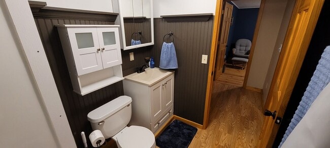 Building Photo - Fully Furnished 3 Bedroom Cabin