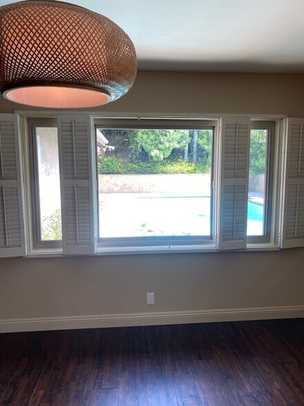 Building Photo - 2000 Karen St