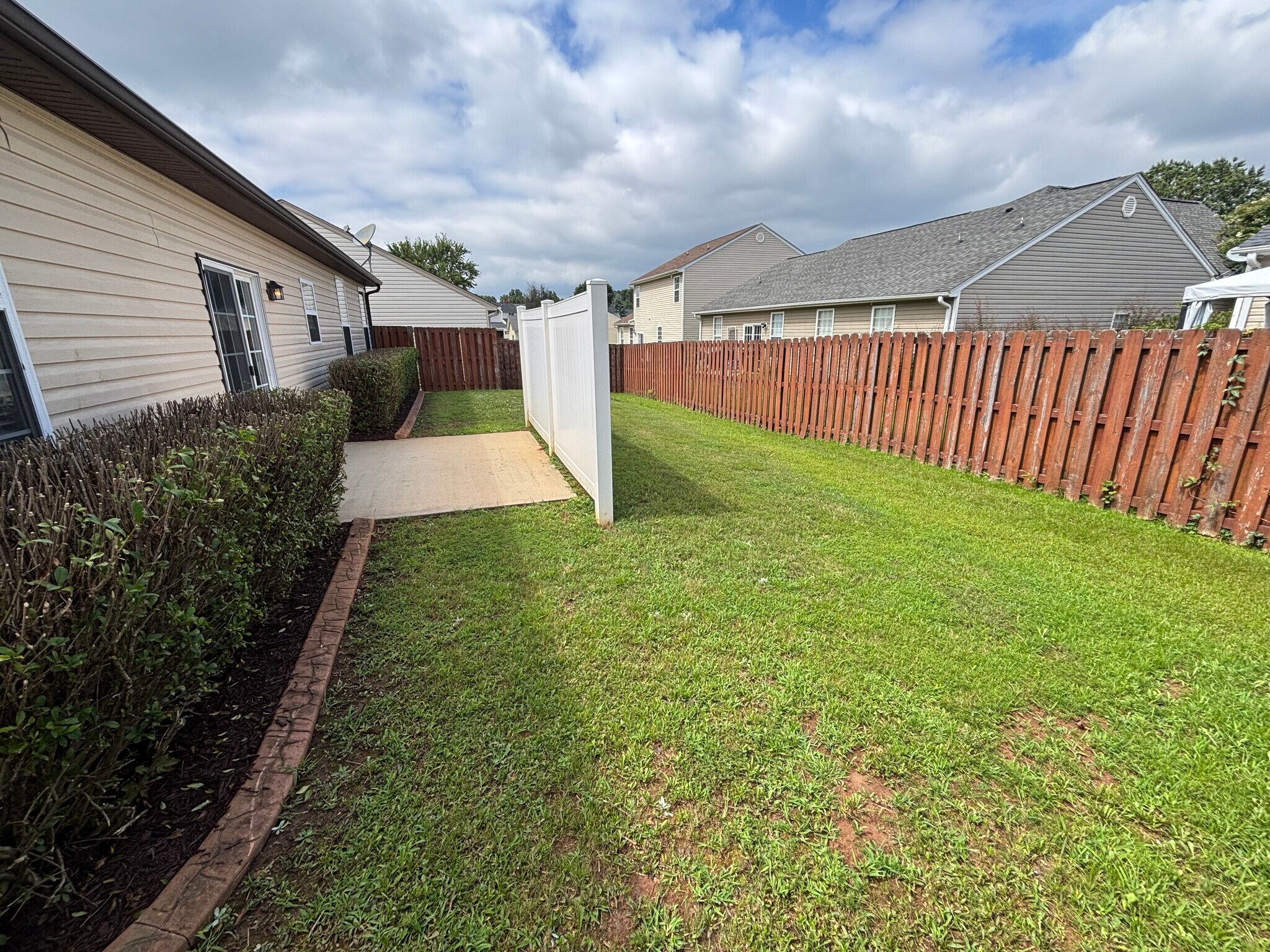 Building Photo - 115 Bascom Ct
