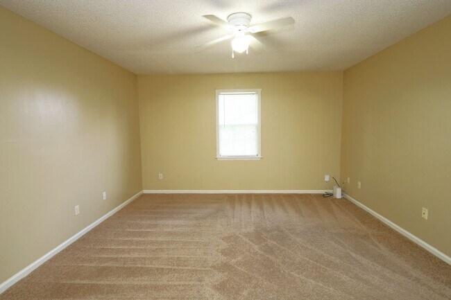 Building Photo - 6104 Vinnie Dr