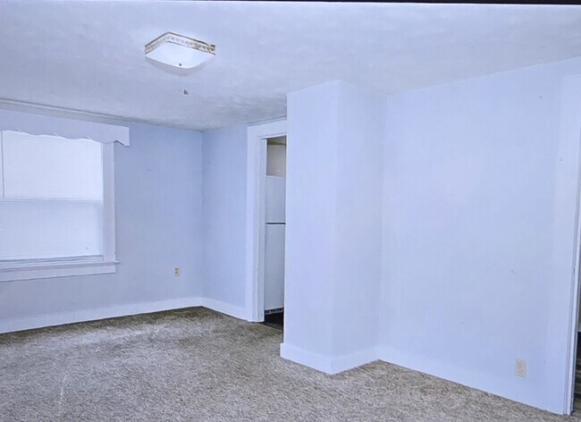 Building Photo - 2318 Maplewood Rd