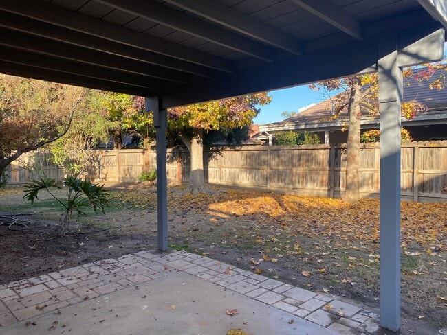 Building Photo - Cute home for rent in Visalia!