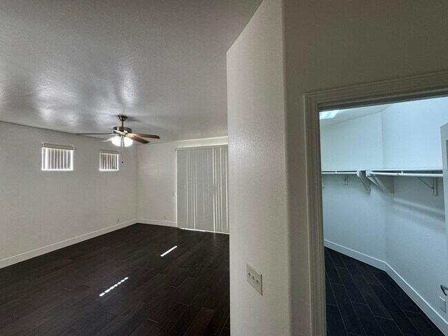 Building Photo - 74081 W Petunia Pl