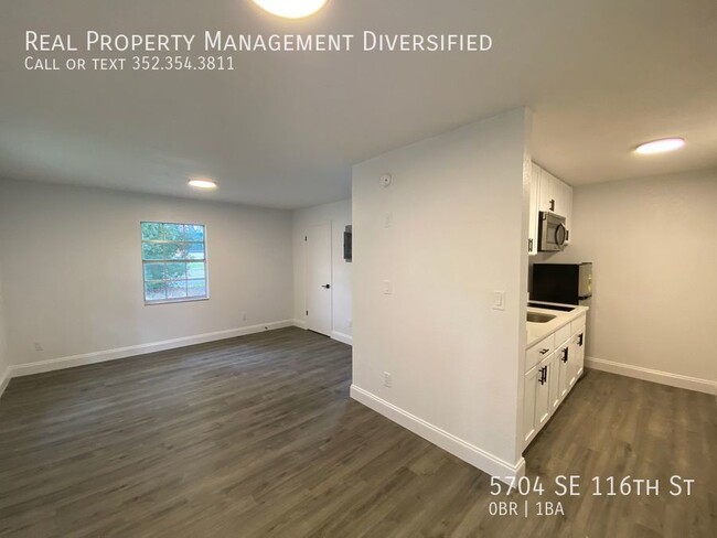 Building Photo - Newly renovated large studio apartment in ...