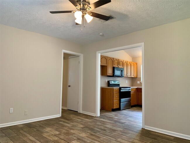 Building Photo - 7739 Bunker Wood Ln