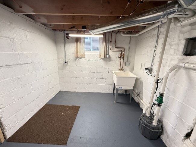 Building Photo - NEW REMODELED- 2 bedroom duplex