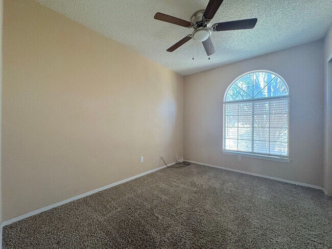 Building Photo - East El Paso 3 bed Refrig A/C!