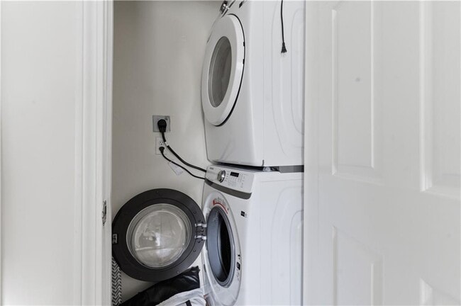 Building Photo - 31 Devereux Ave