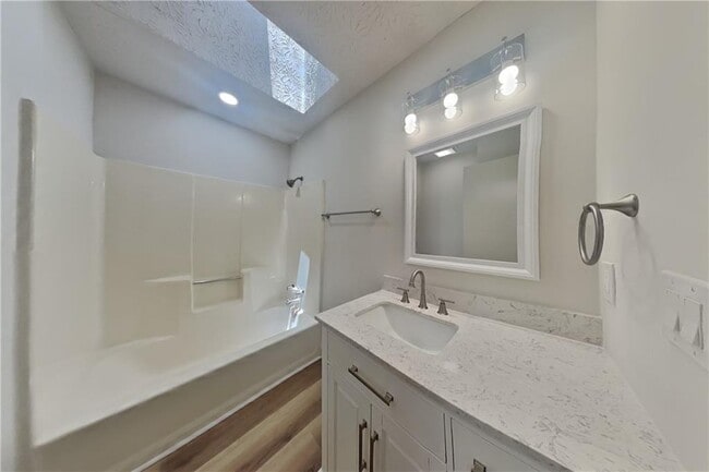 Building Photo - 2520 Deerfield Dr