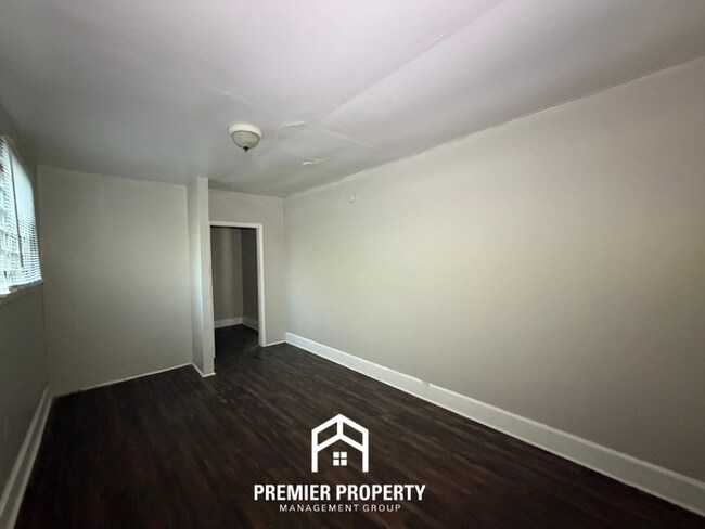 Building Photo - 1493 Rebecca St