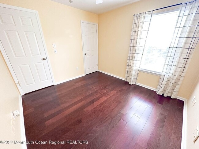 Building Photo - 2 Basset Ct