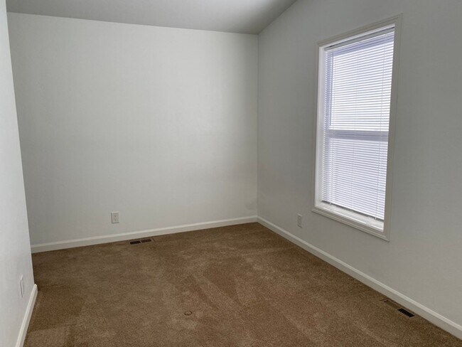 Building Photo - 509 East Kiowa-102