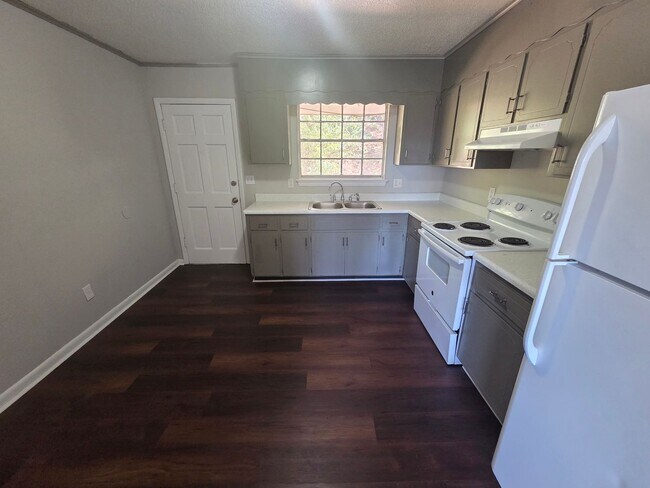 Building Photo - Move In This November & Save Big! Half Off Deposit + First Month’s Rent + Admin Fee Waived!