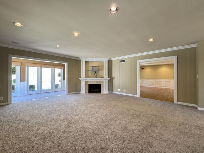 Building Photo - 1232 Longview Dr
