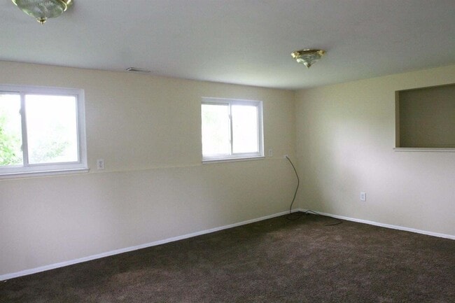 Building Photo - 633 Onandaga Ave