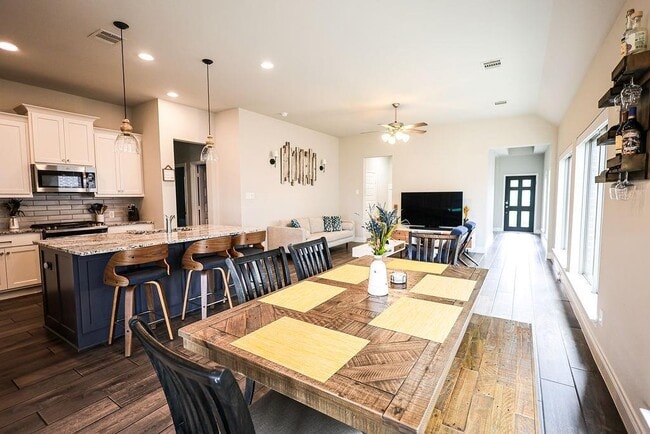Building Photo - 16323 Pintado Forest Rd