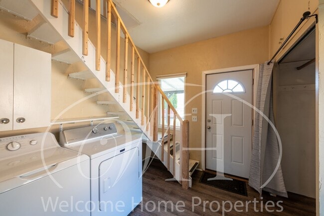 Building Photo - Charming Walla Walla Home with Gas Fireplace, Backyard Patio, and Off-Street Parking!