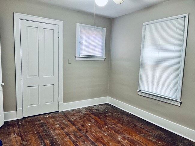 Building Photo - Two Bedroom House with Detached Garage-Section 8 Accepted