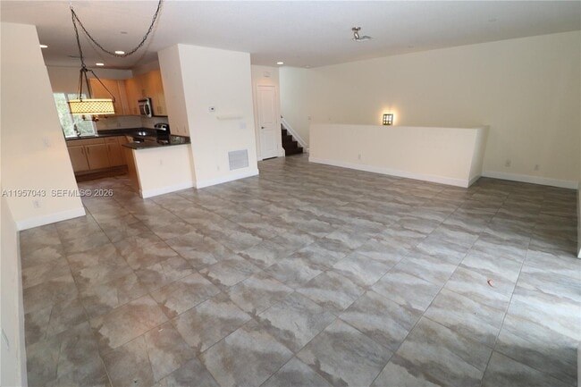 Building Photo - 609 NE 28th St