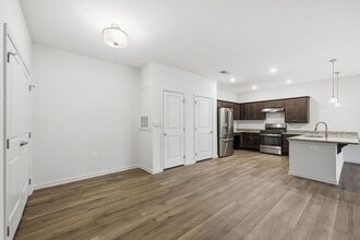 Building Photo - The Groves at 421