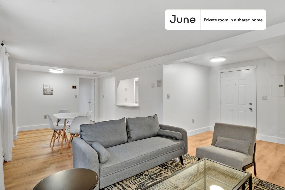 Building Photo - Room in Shared 3 bed/1 bath home