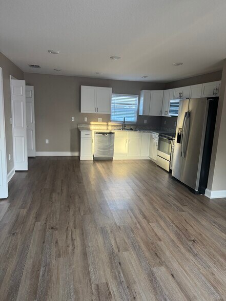 Building Photo - 1149 Sycamore St