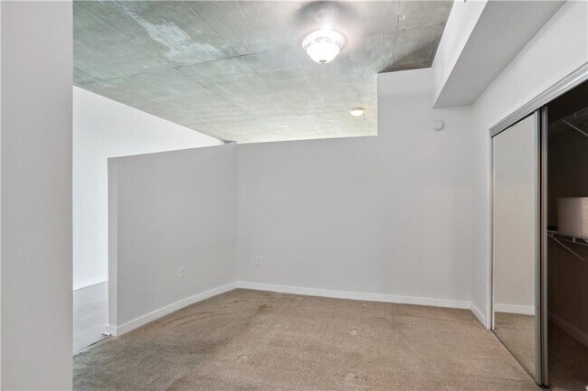Building Photo - 3324 Peachtree Rd NE