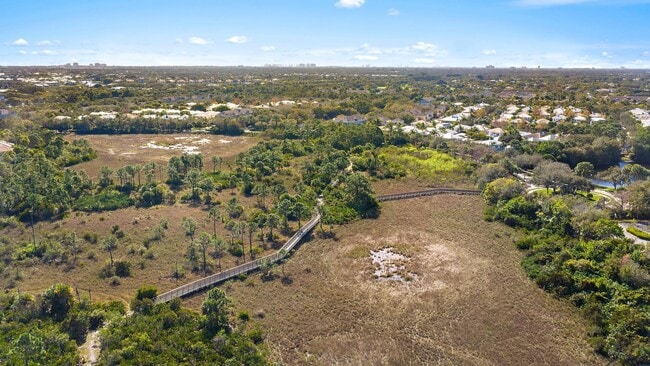 Building Photo - 200 W Bay Cedar Cir