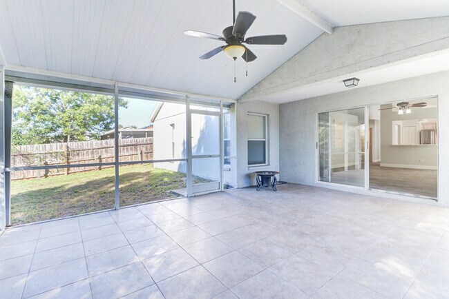 Building Photo - 29806 Morningmist Dr